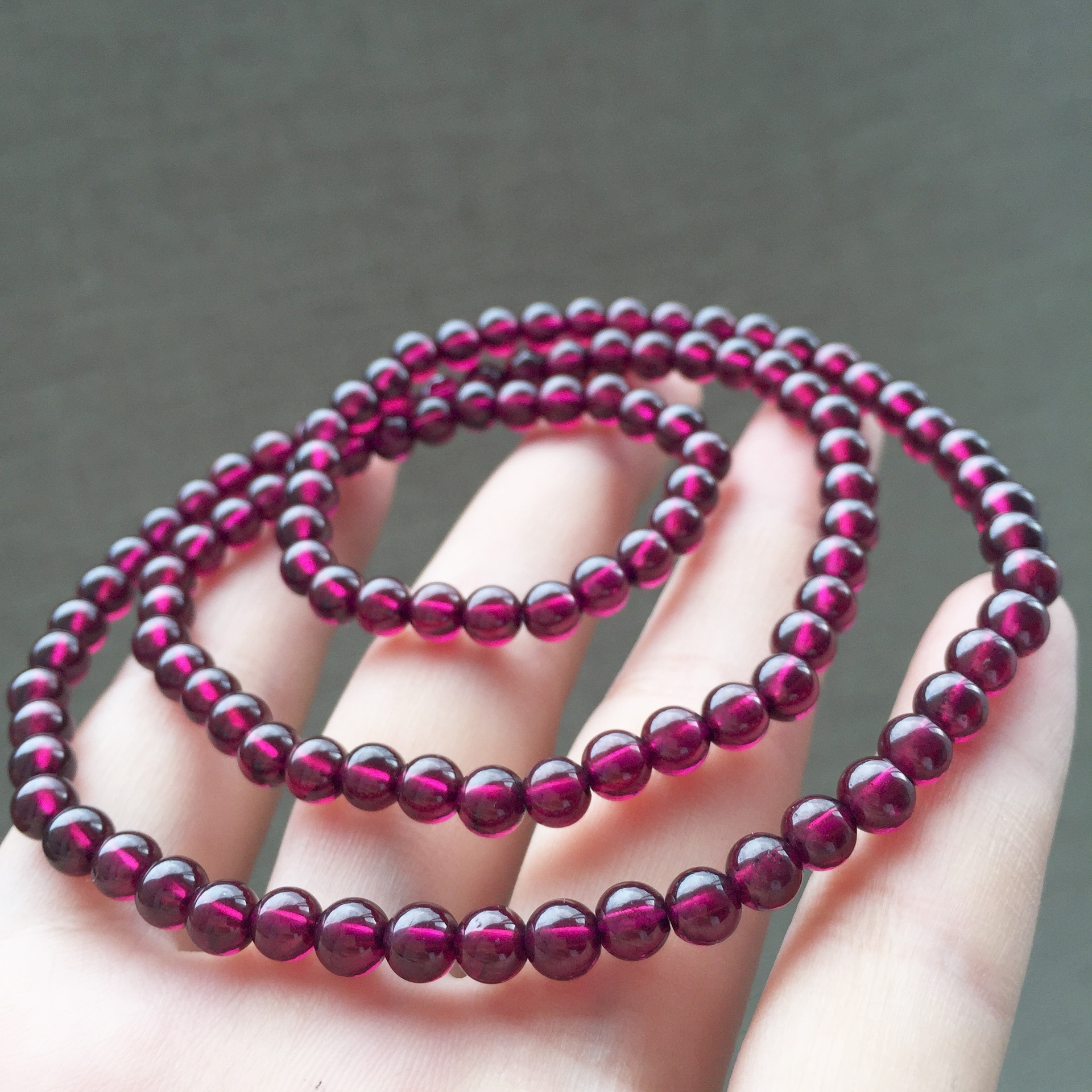 紫牙乌石榴石手链 女式简约款多圈 天然印度紫色石榴石手串三圈
