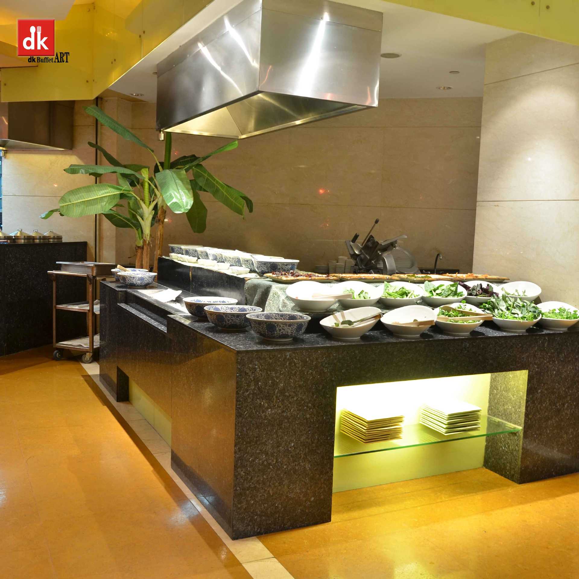 自助餐厅餐台图片