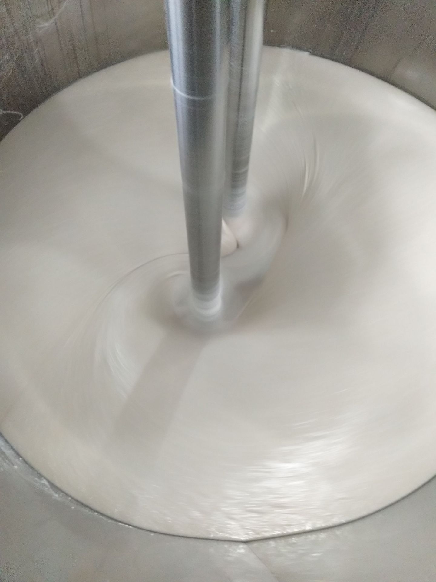 现货供应b05海灰2k纯白汽车金属漆 清漆低温烤漆 白色油漆白厚漆