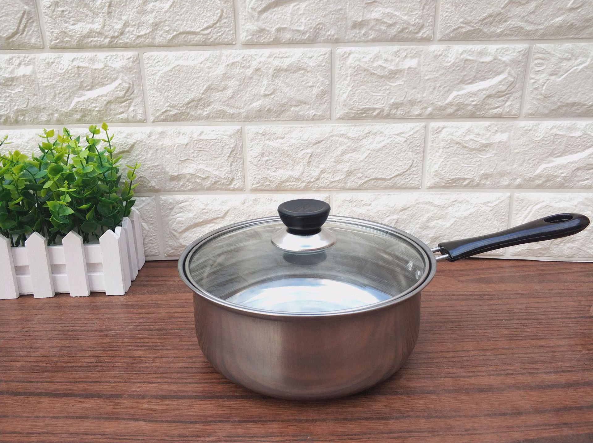 厂家直销不锈钢韩式奶锅 9.9批发资源奶锅 跑江湖礼品赠品彩盒锅