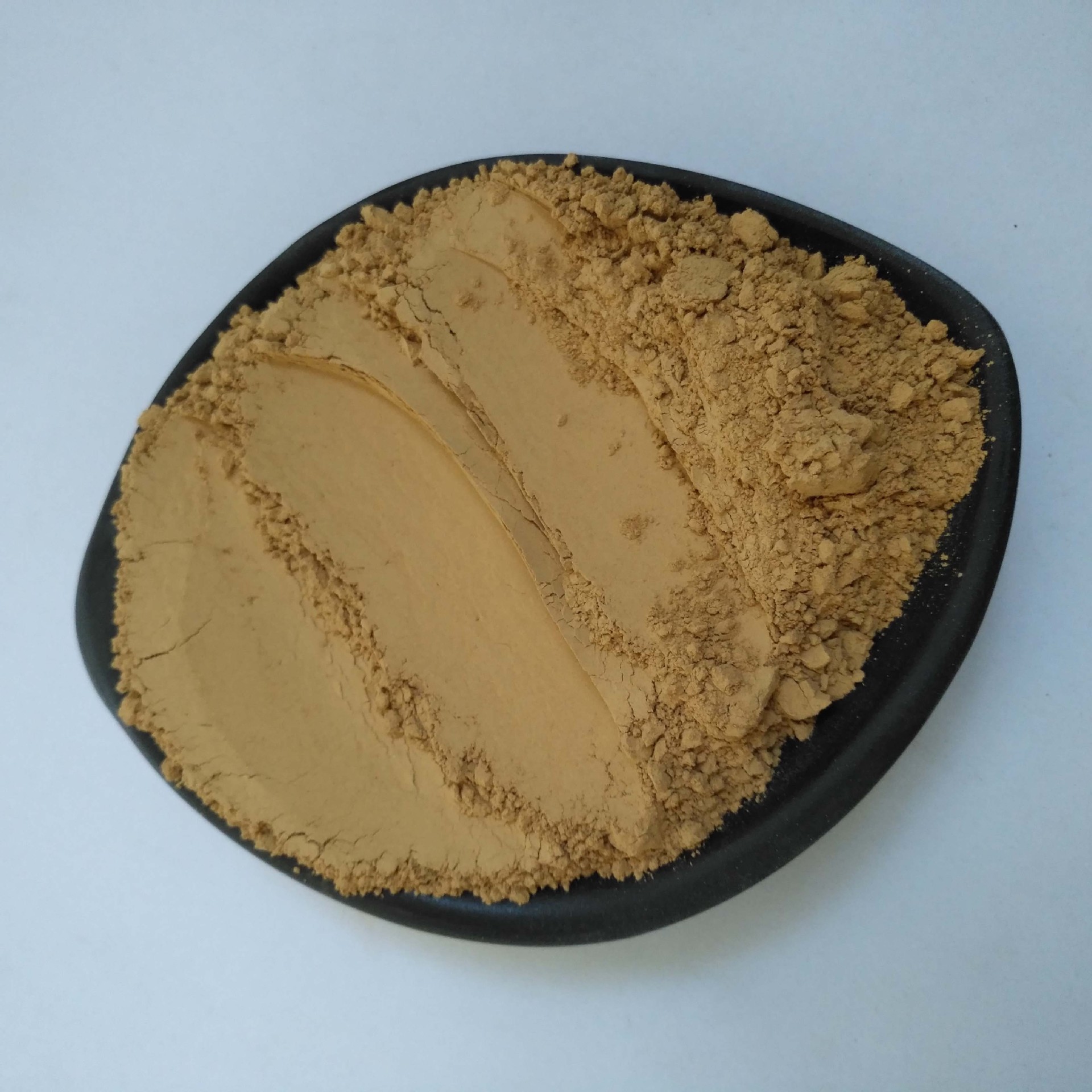 高岭土(kaolin)是一种以高岭石族粘土矿物为主的粘土和粘土岩,属种非