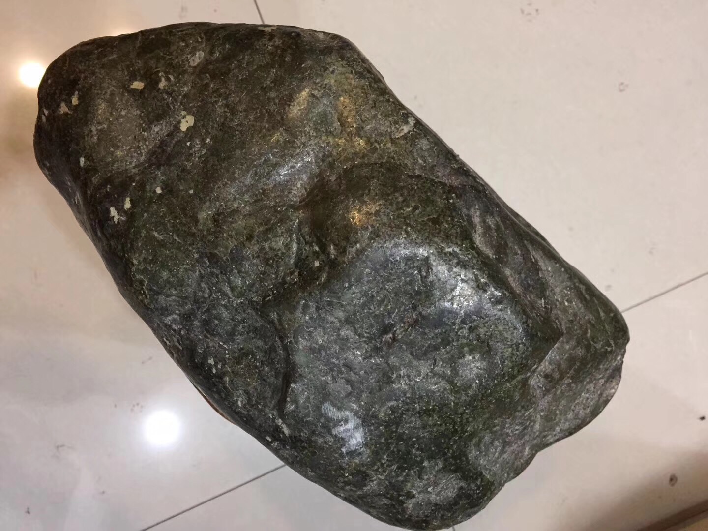 天然缅甸正场老坑翡翠赌石原石 老会卡重量超级压手全身都有表现