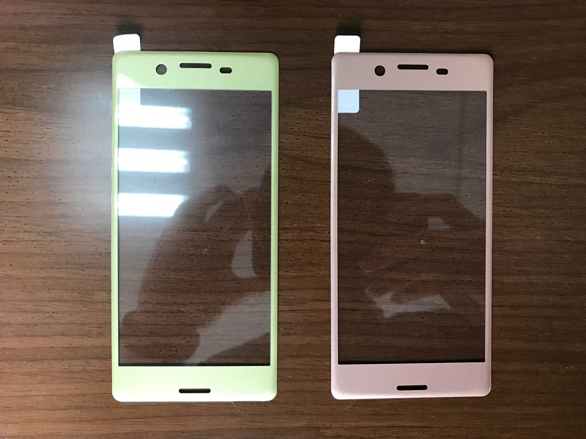 适用夏普aquos r5g全屏碳纤维软边钢化膜 r5g电镀2.5d厚胶玻璃膜