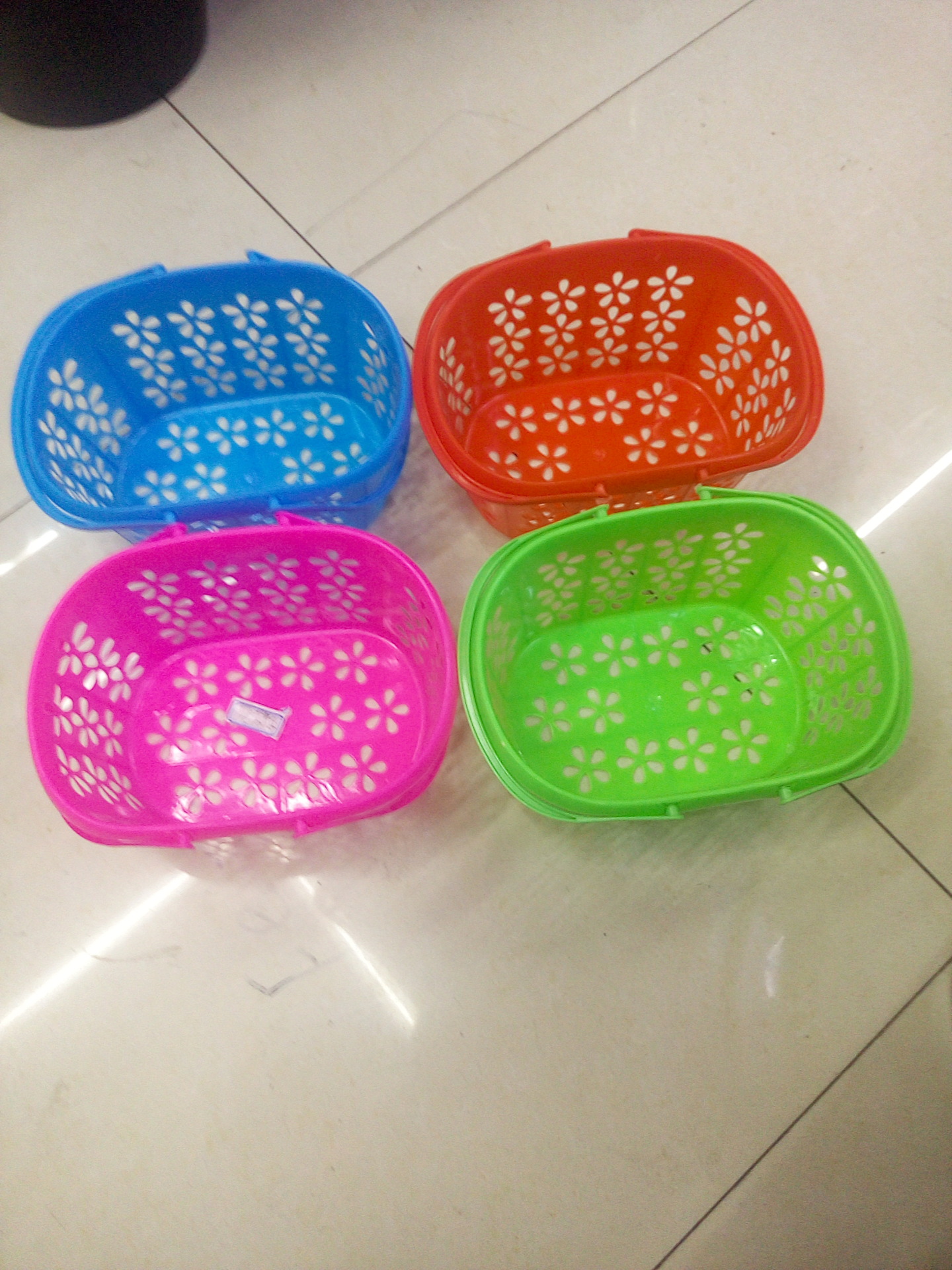 批发供应塑料篮子 收纳篮 小提篮 1006梅花多用篮 水果篮2