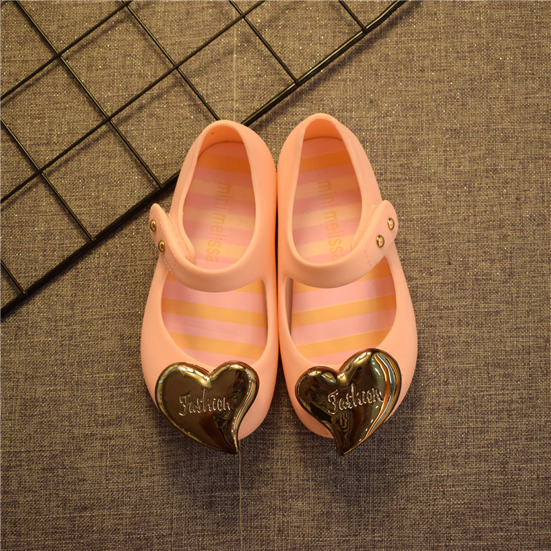 利润微薄  非质量问题 不喜欢效果不好  或者鞋面一点点的溢胶 胶水