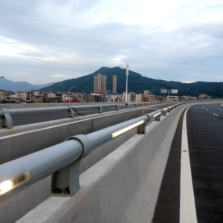 单面发光led桥梁护栏灯12w led高架桥防撞护栏灯景区河道护栏灯具