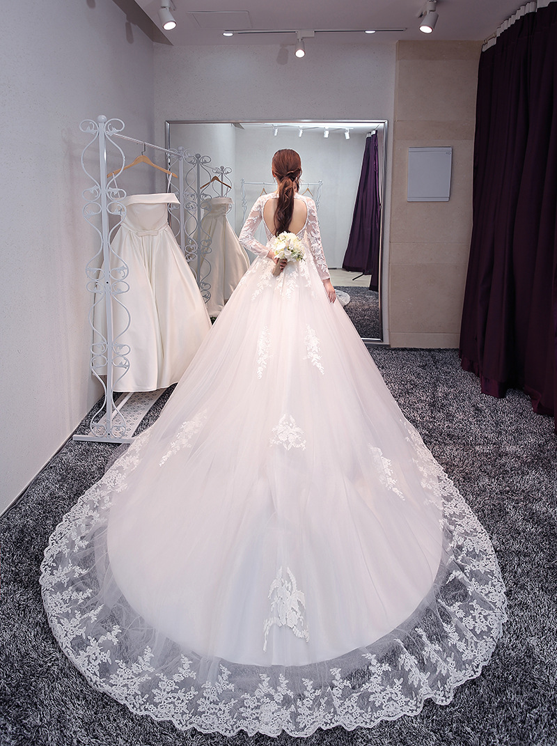 一字肩拖尾婚纱2019新款简约夏季婚纱优雅甜美新娘结婚婚纱