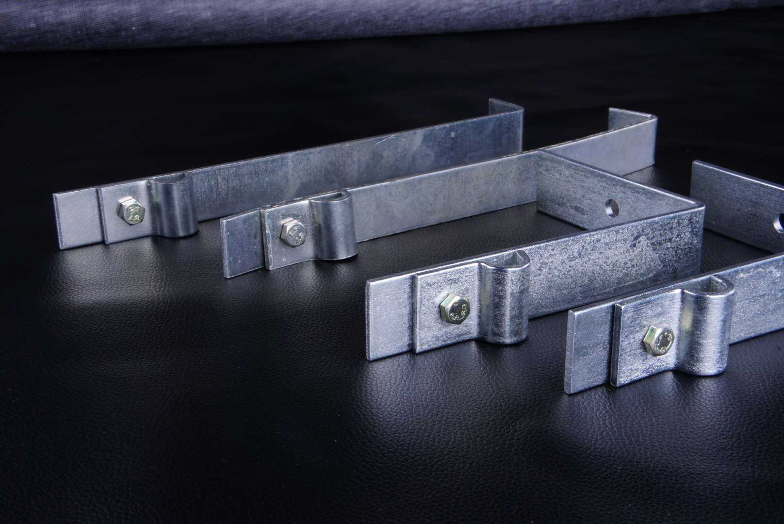 佰利嘉防雷接地支架批发定制 镀锌避雷带 引下线支架厂家直销