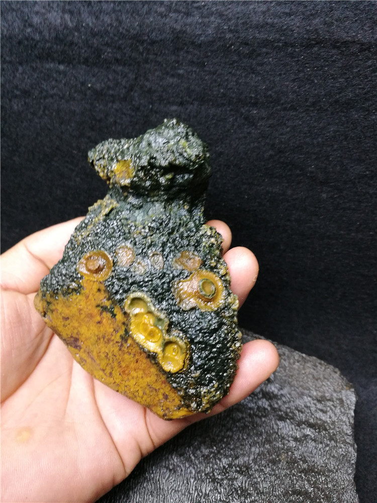 a绿天眼精品象形料眼睛石玛瑙天珠九眼石页岩奇石原石 把玩件