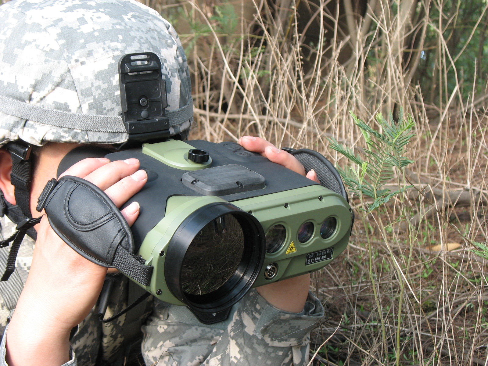 云南泰晶多功能全天候侦察仪-红外热像望远镜---昼夜观察用