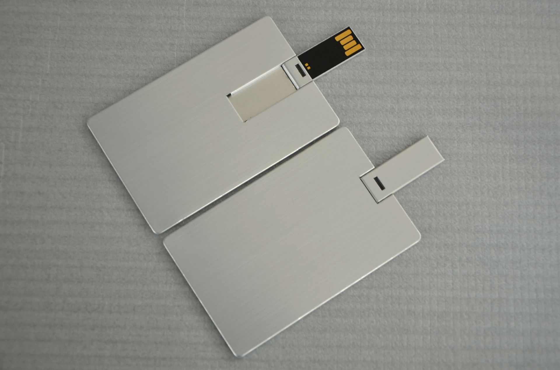 2019u盘工厂批发名片式优盘免费打样定制金属卡片u盘不锈钢翻转u盘