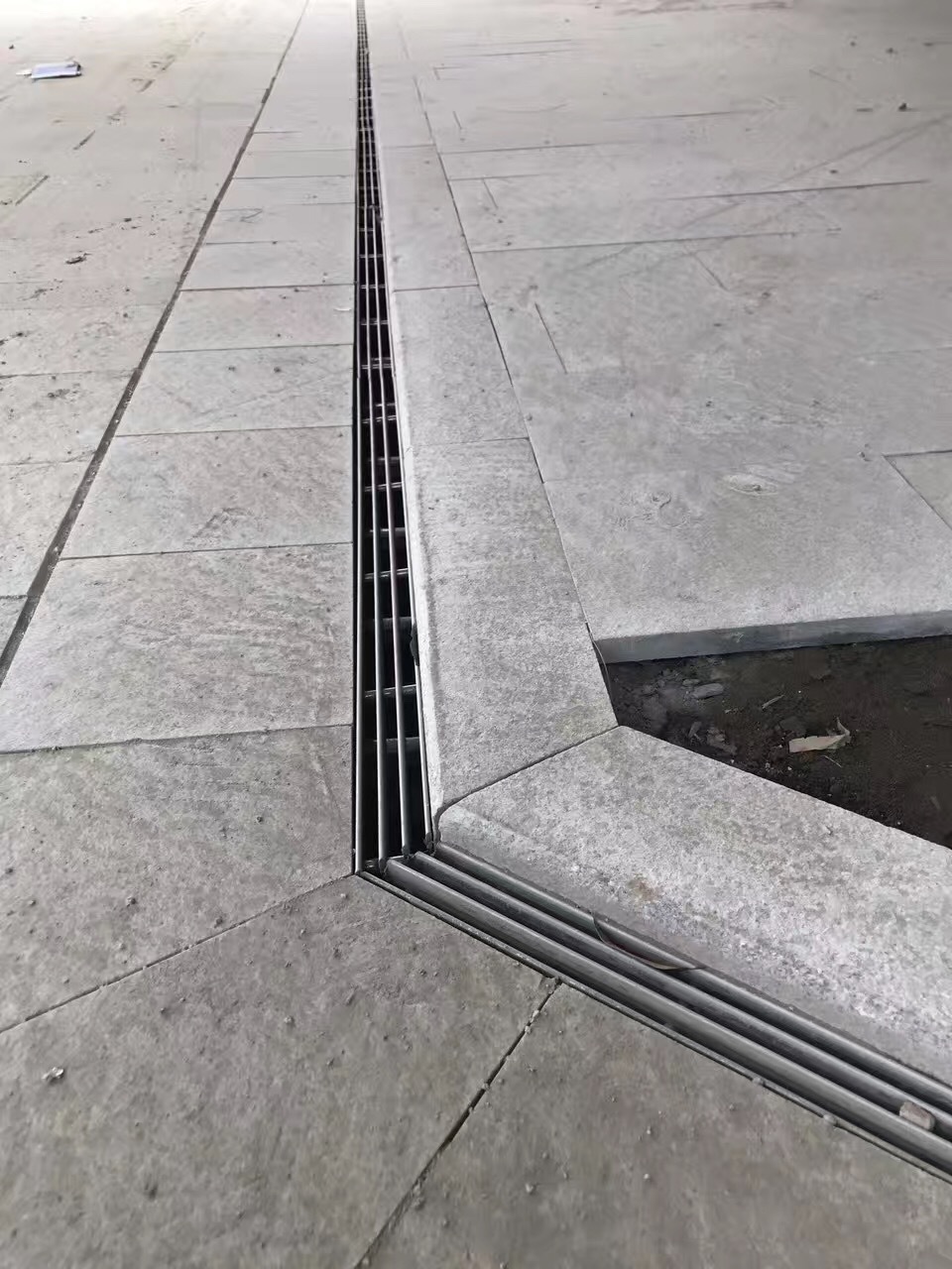 【城市提升工程】安装线性排水沟的必要性