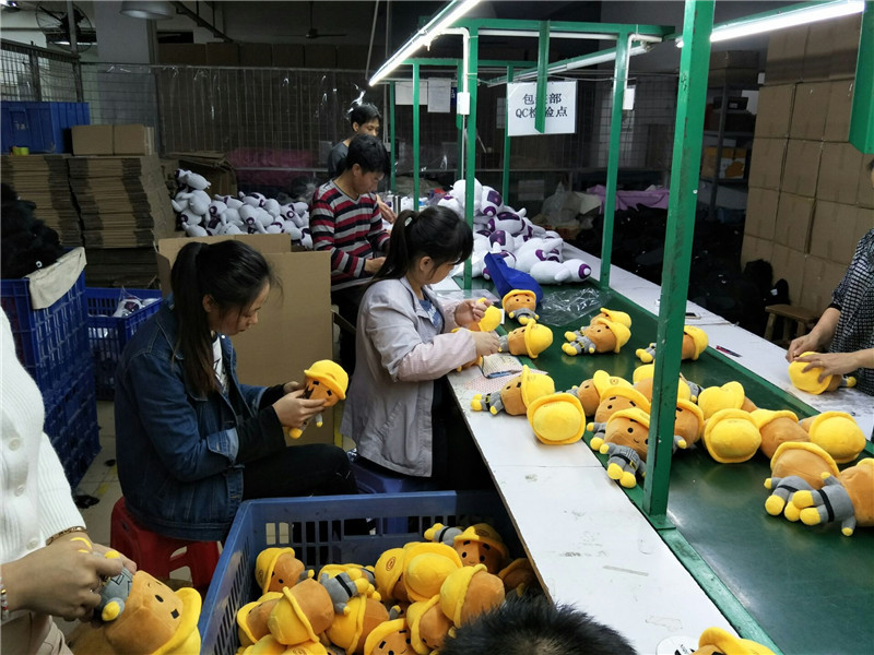 毛绒玩具厂家定制法兰绒披风懒人毯办公室空调毯斗篷午休披肩毯子