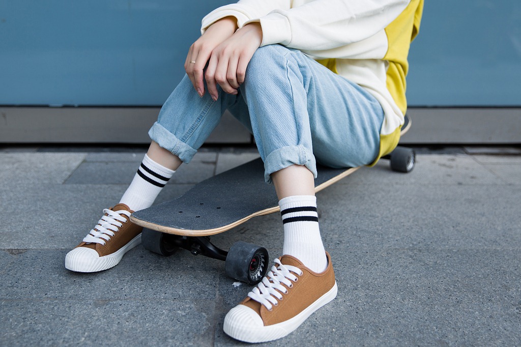 新品原宿袜子白色棉袜中筒两道杠学院风女士 运动二杠袜潮