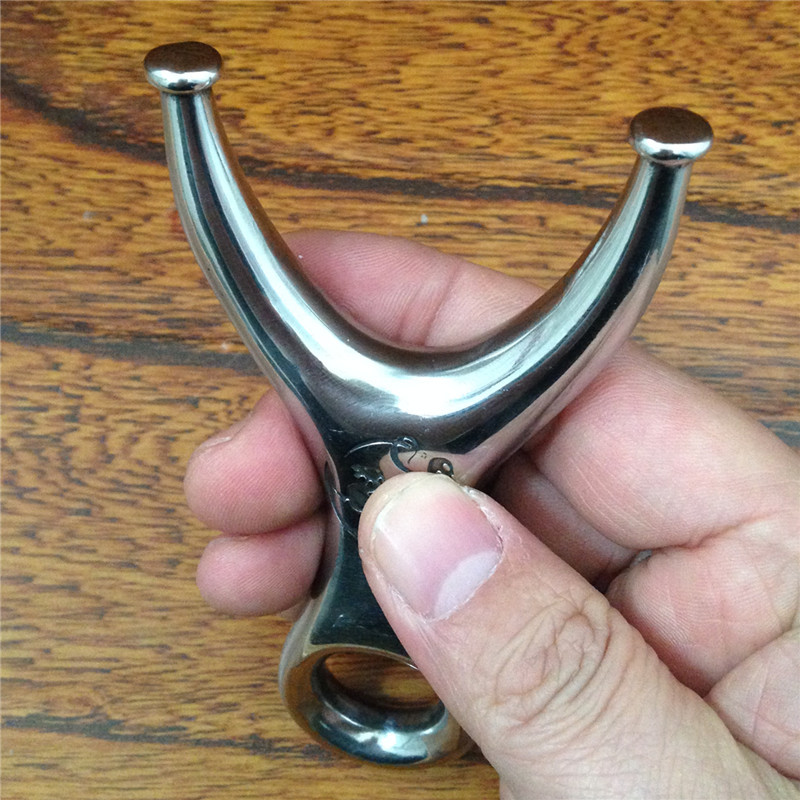 钛钢飞虎扁皮弹弓飞虎叉弹弓反曲户外竞技精准不锈钢扁皮筋弹弓器