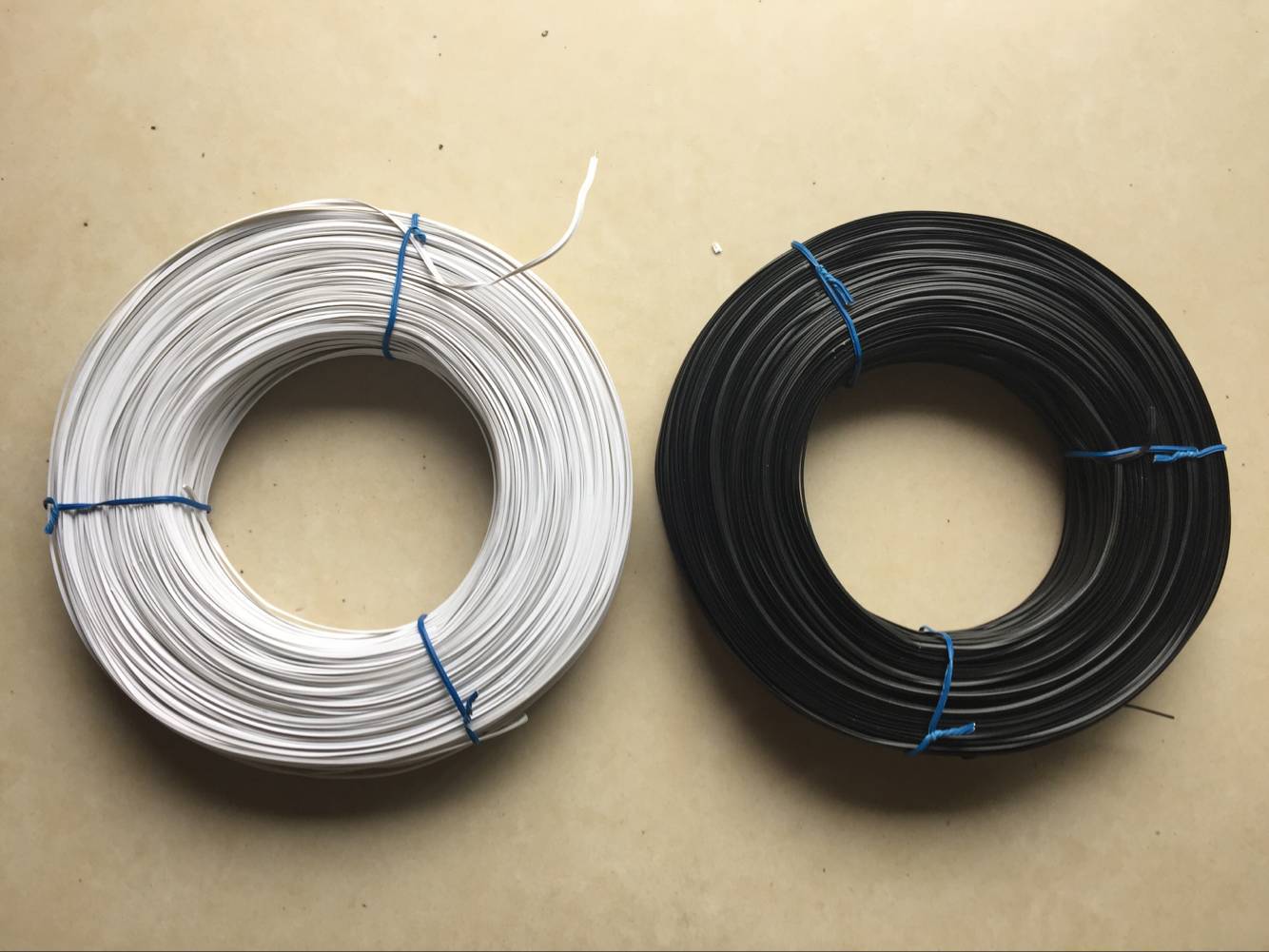 55黑白色扁形扎丝 电线捆扎带 绑线200米