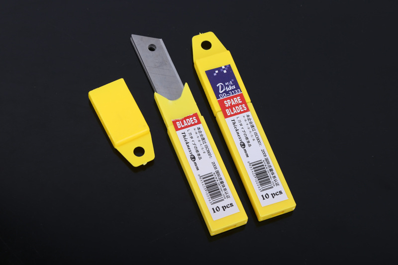 批发大号美工刀刀片 加厚刀片锋利一盒10片 锋利耐用刀片壁纸刀