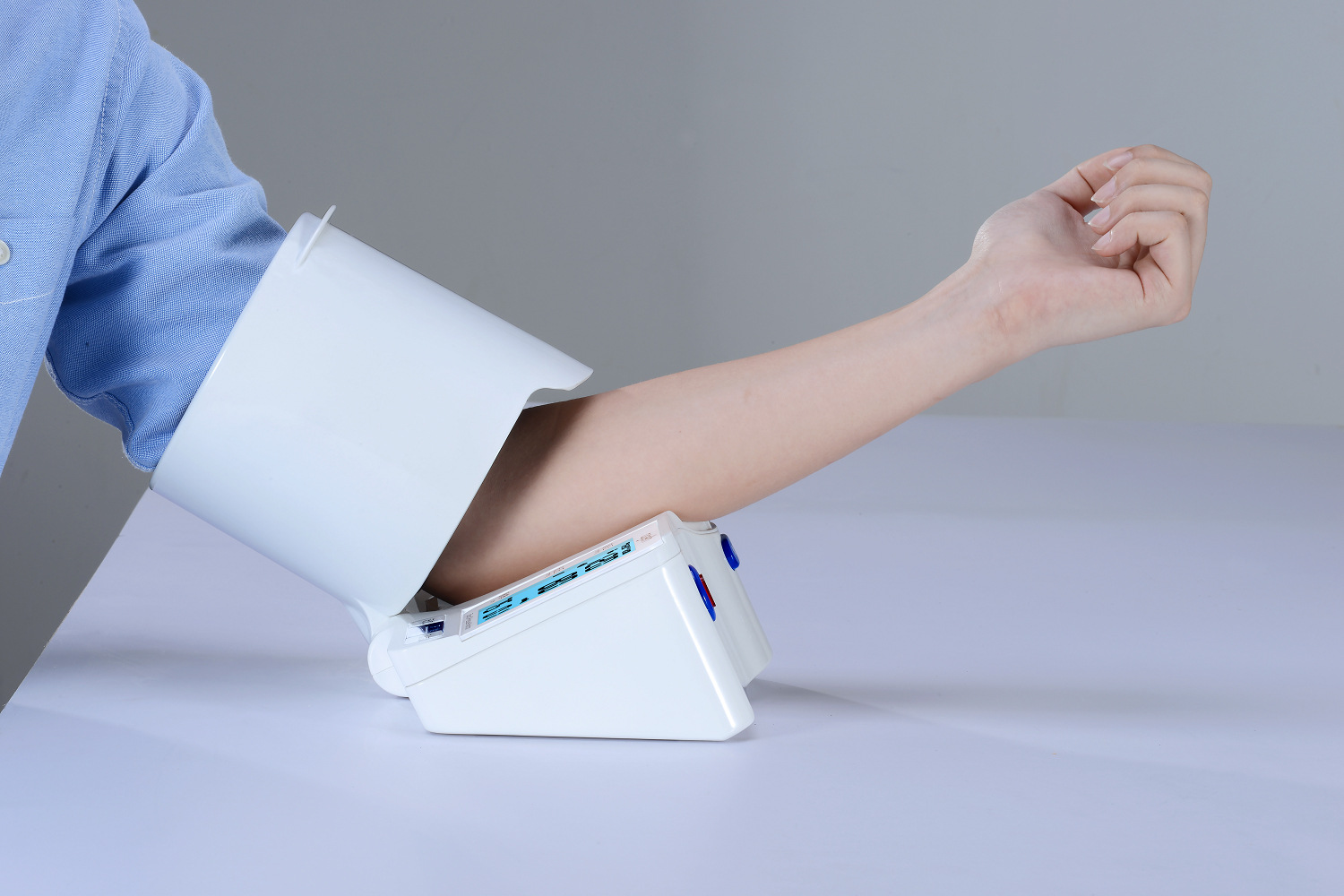 智能筒式上臂式电子血压计ba-806医用精确测血压代理oem