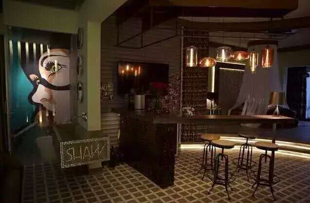 曲筱绡工业混搭的家,凸显出她追求新奇,多变,我行我素,又古灵精怪的