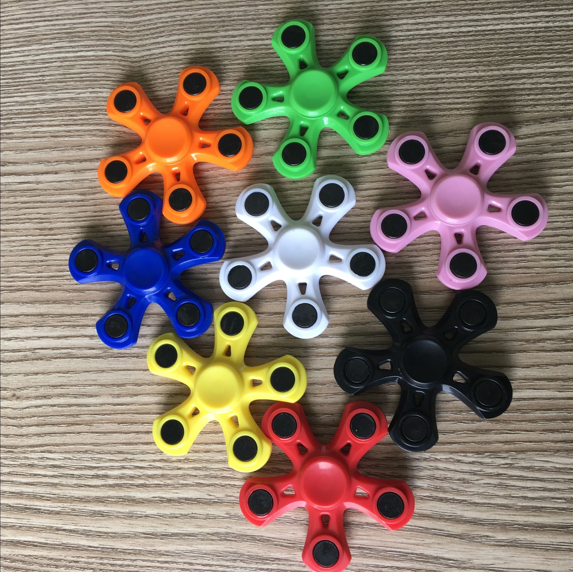 厂家直销现货指尖五叶刀锋六叶刀锋旋转陀螺五角六角减压玩具