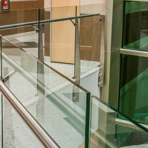高质量楼梯用立柱玻璃护栏