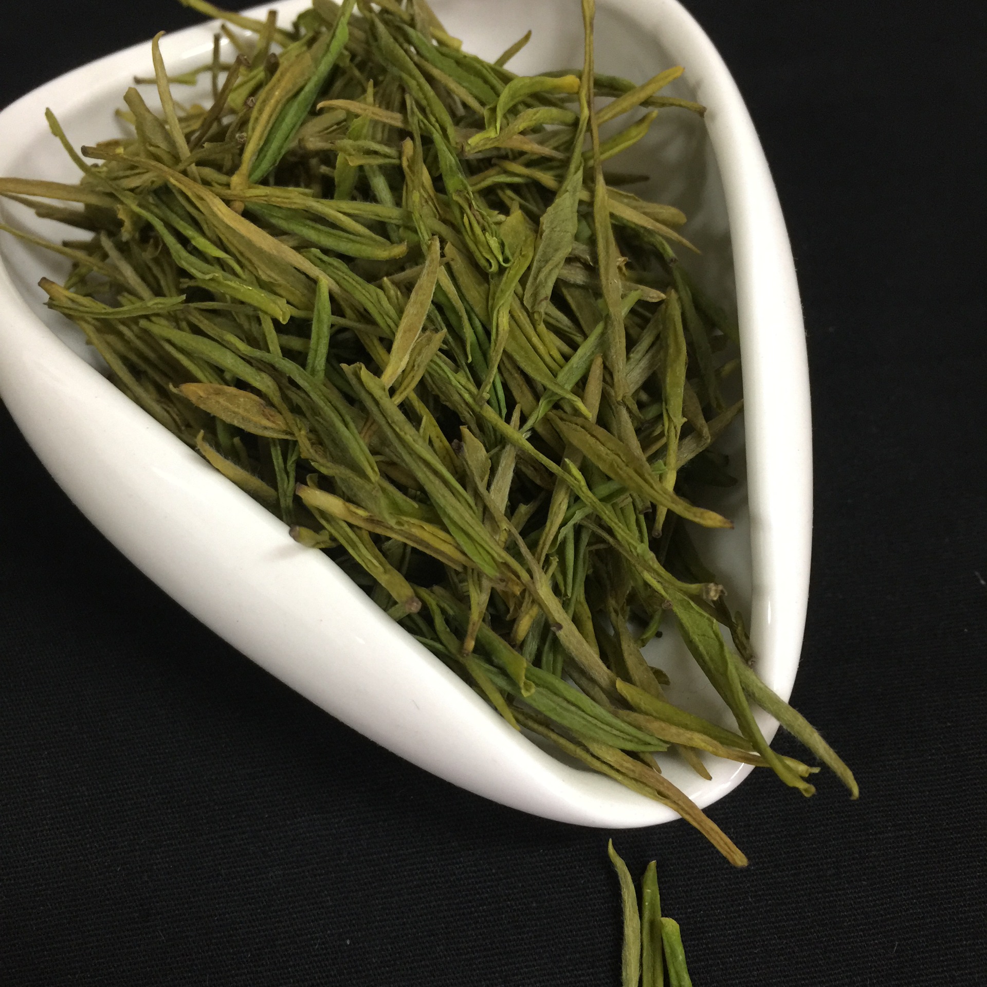 优质黄金茶绿茶黄茶散装茶叶50g批发罐装厂家直销茶叶批发