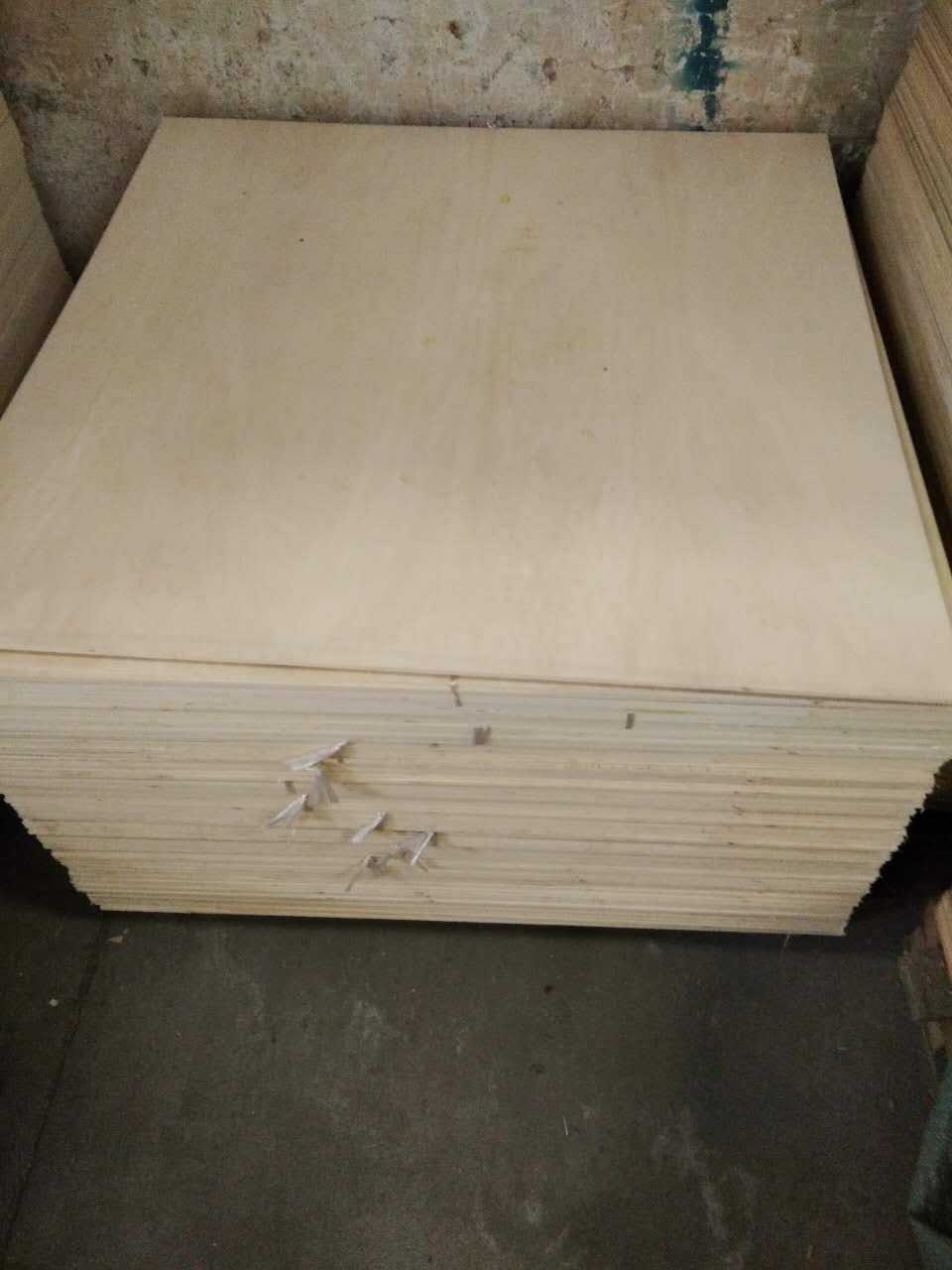 杨木椴木工艺板夹板直销 单面整张面皮厚度 无透光黑斑