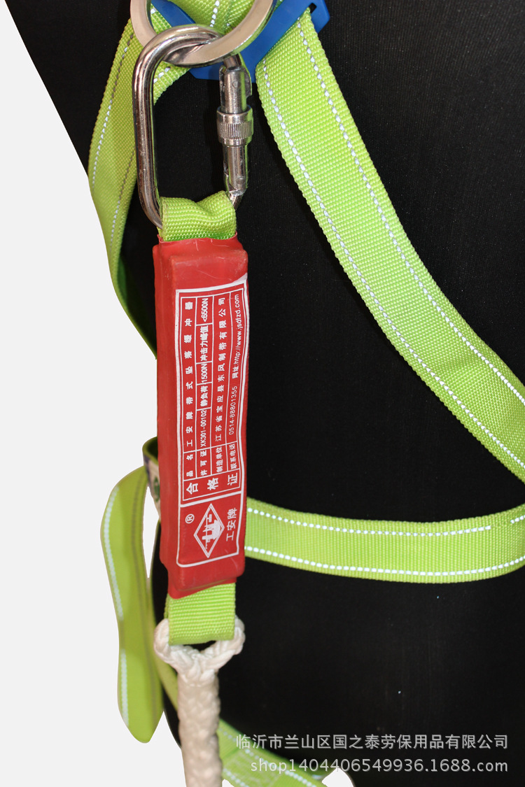 6m以上的安全带绳必须配置缓冲器,必须高挂抵用,净冲距应小于3m.