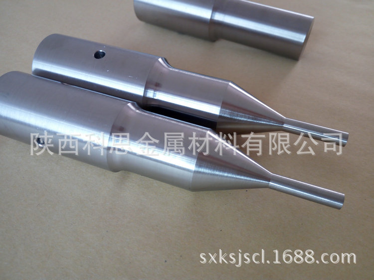 装一口钛合金资料的假牙须要多少钱