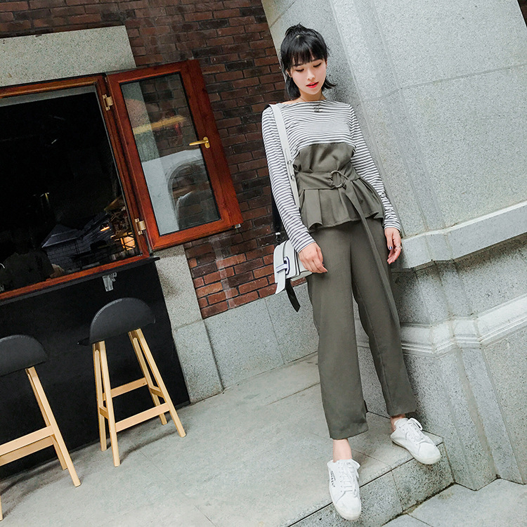 当然对于搭配潮主来说, 上衣和裤子都是chic时髦单品.