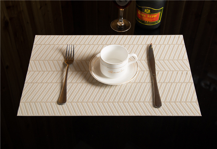 18年新品酒店隔热pvc餐垫 欧式餐桌垫免洗环保素色提花西餐垫