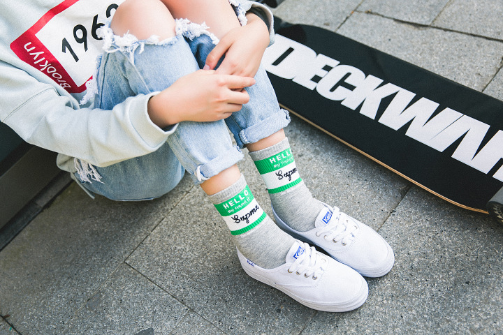 2017款秋冬全棉女士中筒袜休闲拼音字母袜子厂家批发