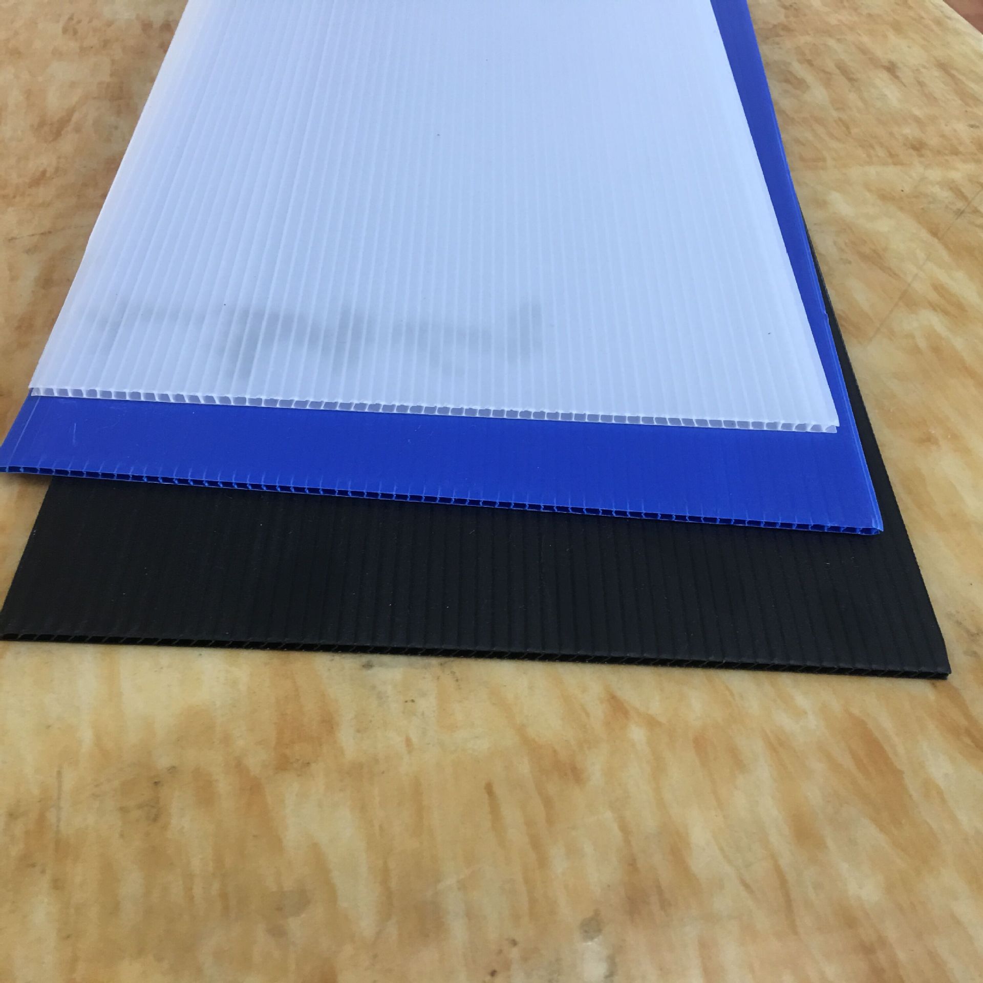 生产3mm透明pp中空板 450g每平方 工地上专用pp中空板透明薄板