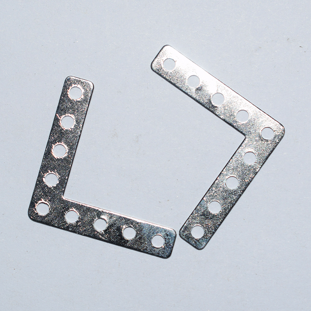 25*25直角9孔铁片科技制作 微型建筑模型 角铁玩具配件外贸速卖通