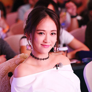 我们来了明星陈乔恩同款简约百搭镂空雏菊花朵蕾丝项链锁骨链项圈