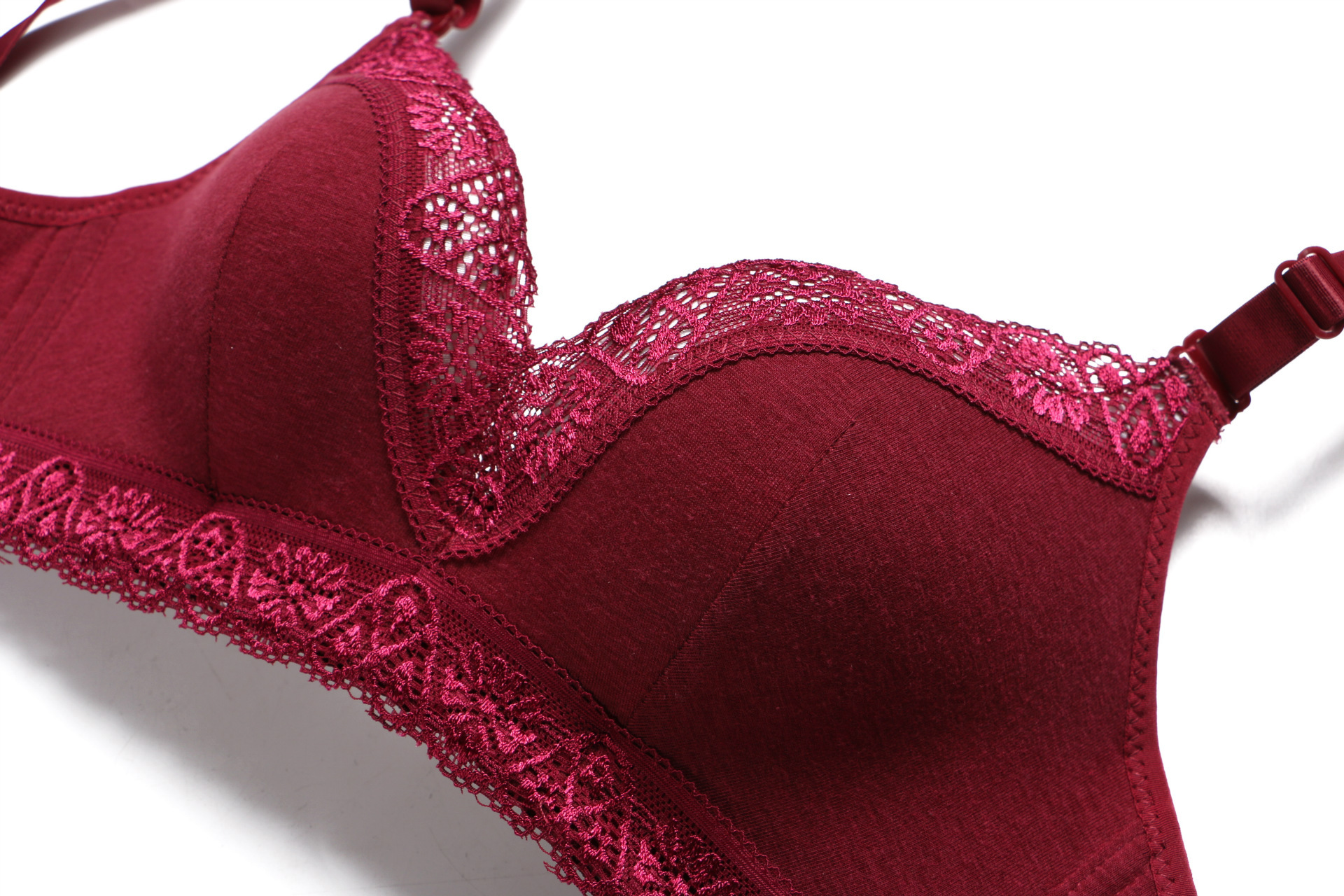 批发欧罗巴复古蕾丝花纹无钢圈聚拢文胸竹炭内里透气内衣小胸罩