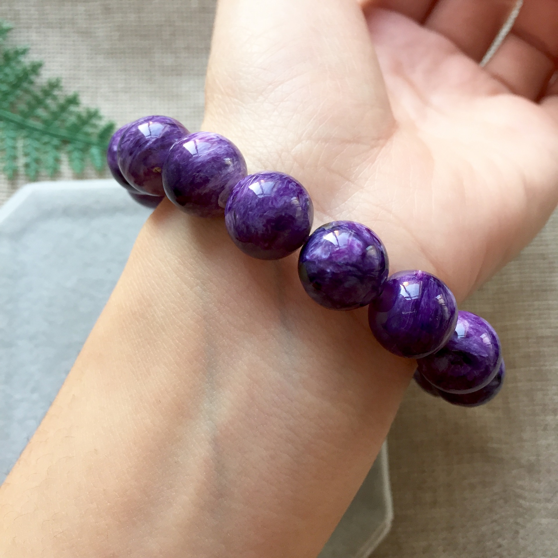 编号:zlj12283t 紫龙晶手链 尺寸约:12mm,重量:39.1g.