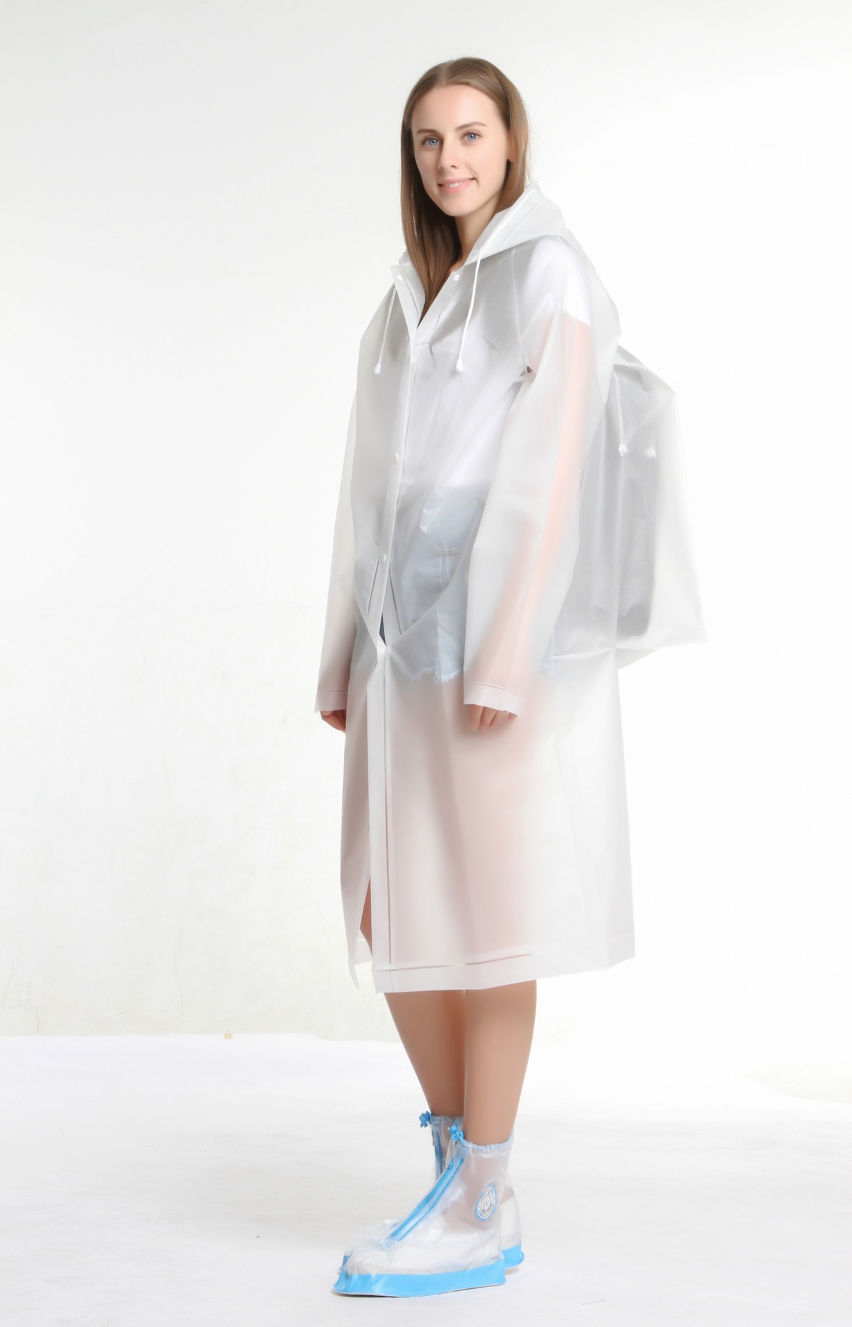 学生雨披户外徒步雨衣带袖防水旅游雨衣成人非一次性连体环保雨衣