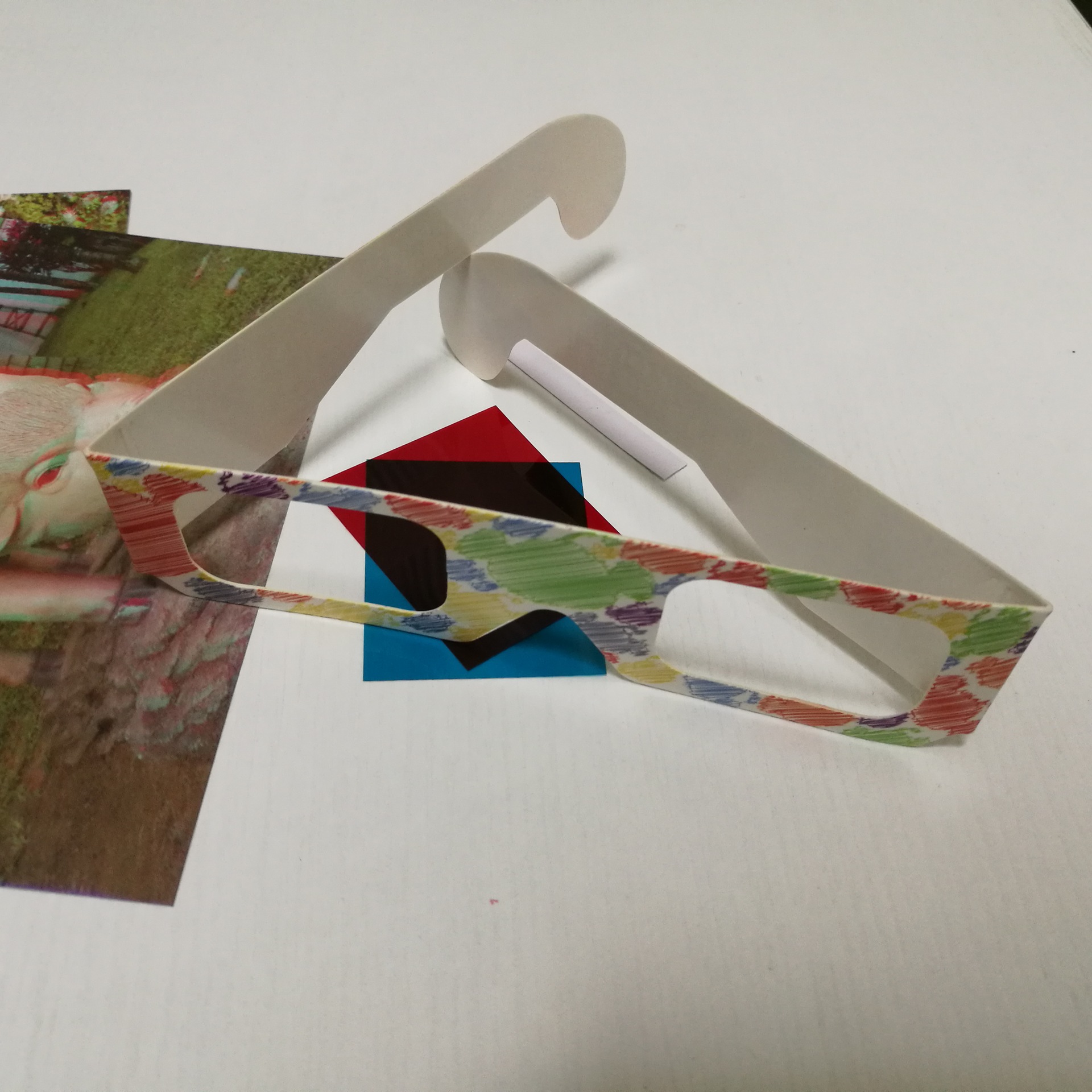 纸制 红蓝3d儿童眼镜 diy儿童益智类产品 白色框和紫色眼镜框