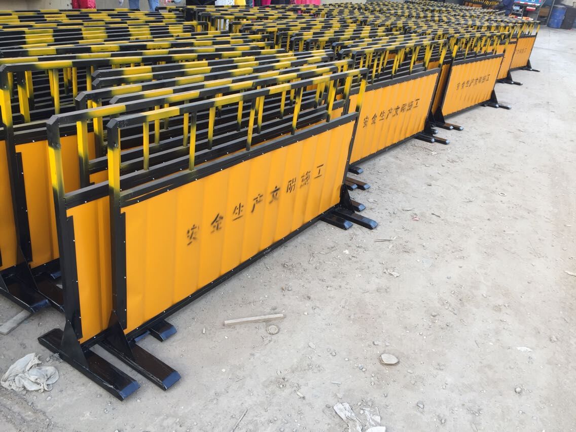 铁皮围栏铁马护栏上海市铁护栏围挡栏杆黄色市政道路隔离施工围栏