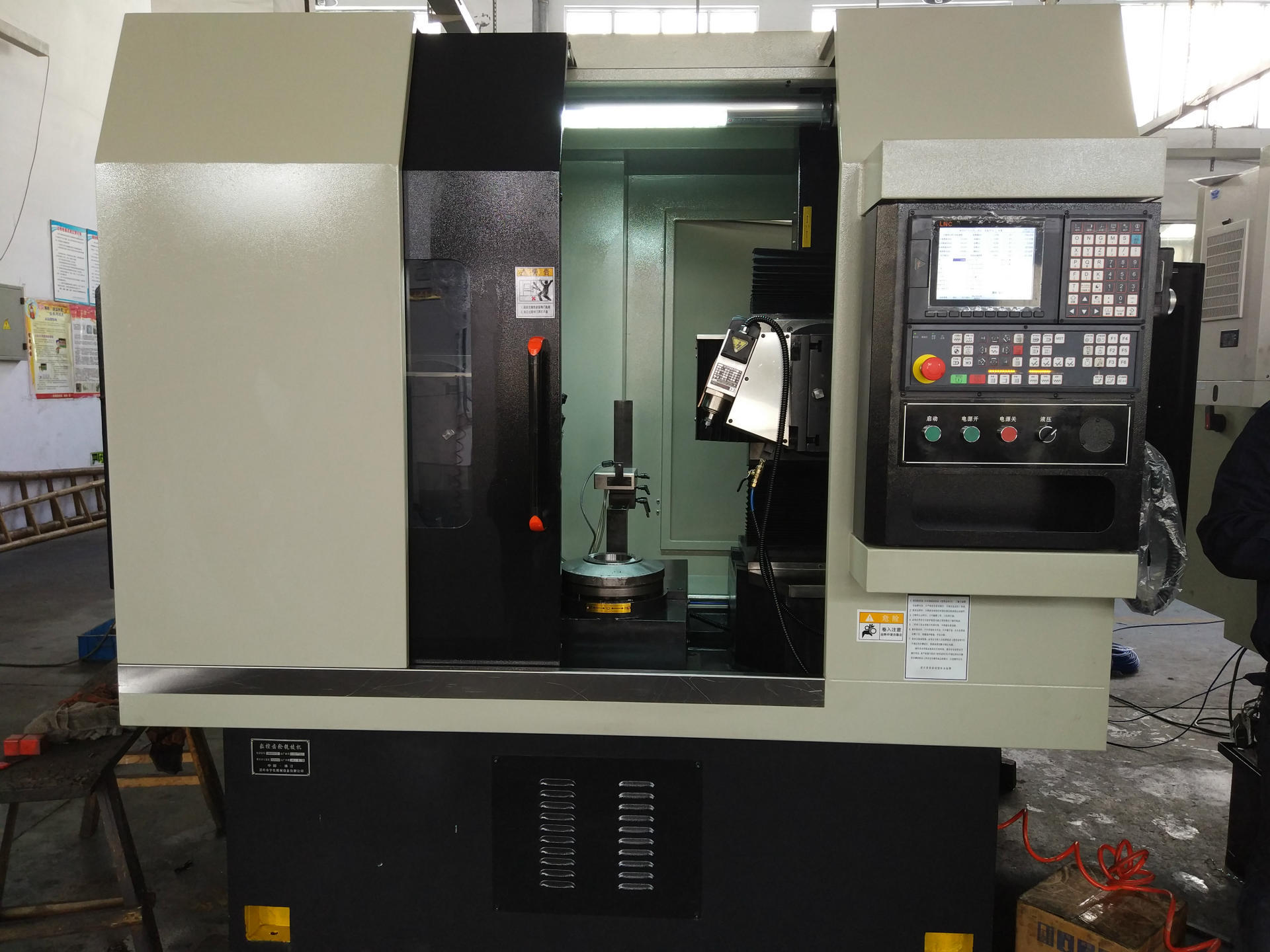 宇弘数控ykf9332 立式数控齿轮倒棱机