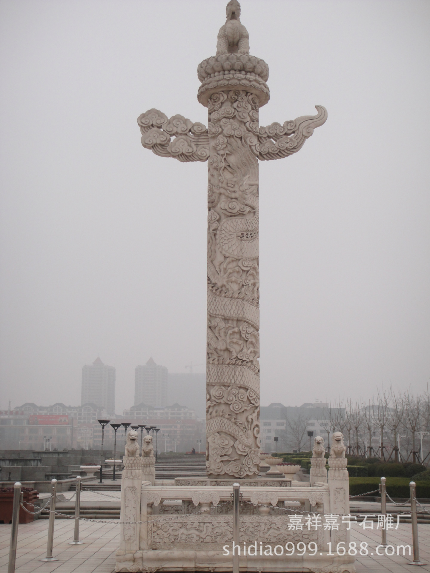 汉白玉华表石雕龙柱