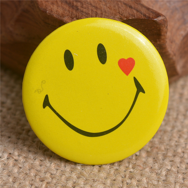 抖音扫码中秋节创意笑脸徽章学校校徽圆形马口铁胸章广告logo