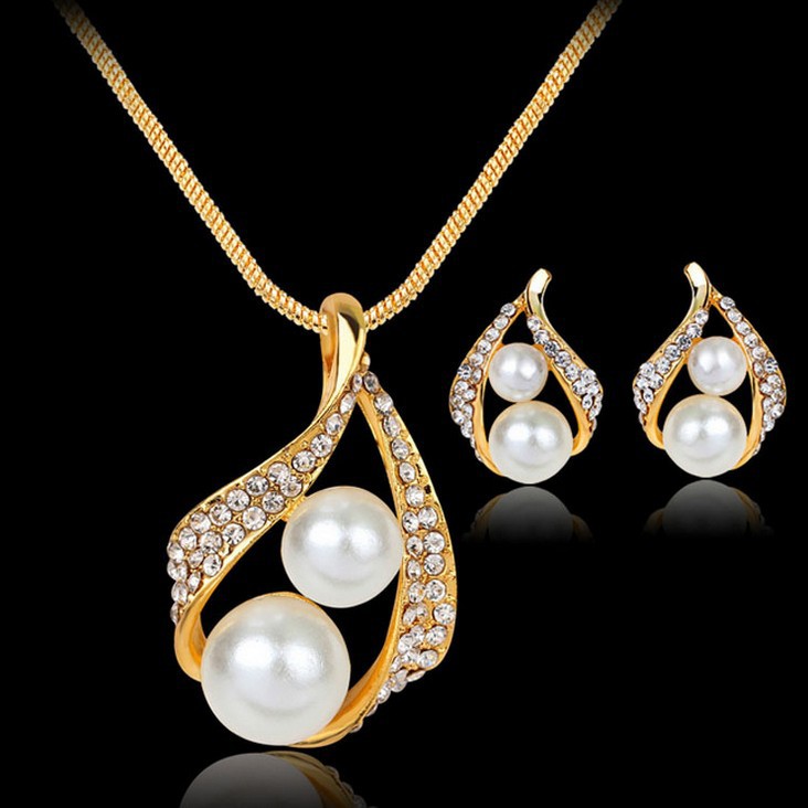 精致珍珠项链图片