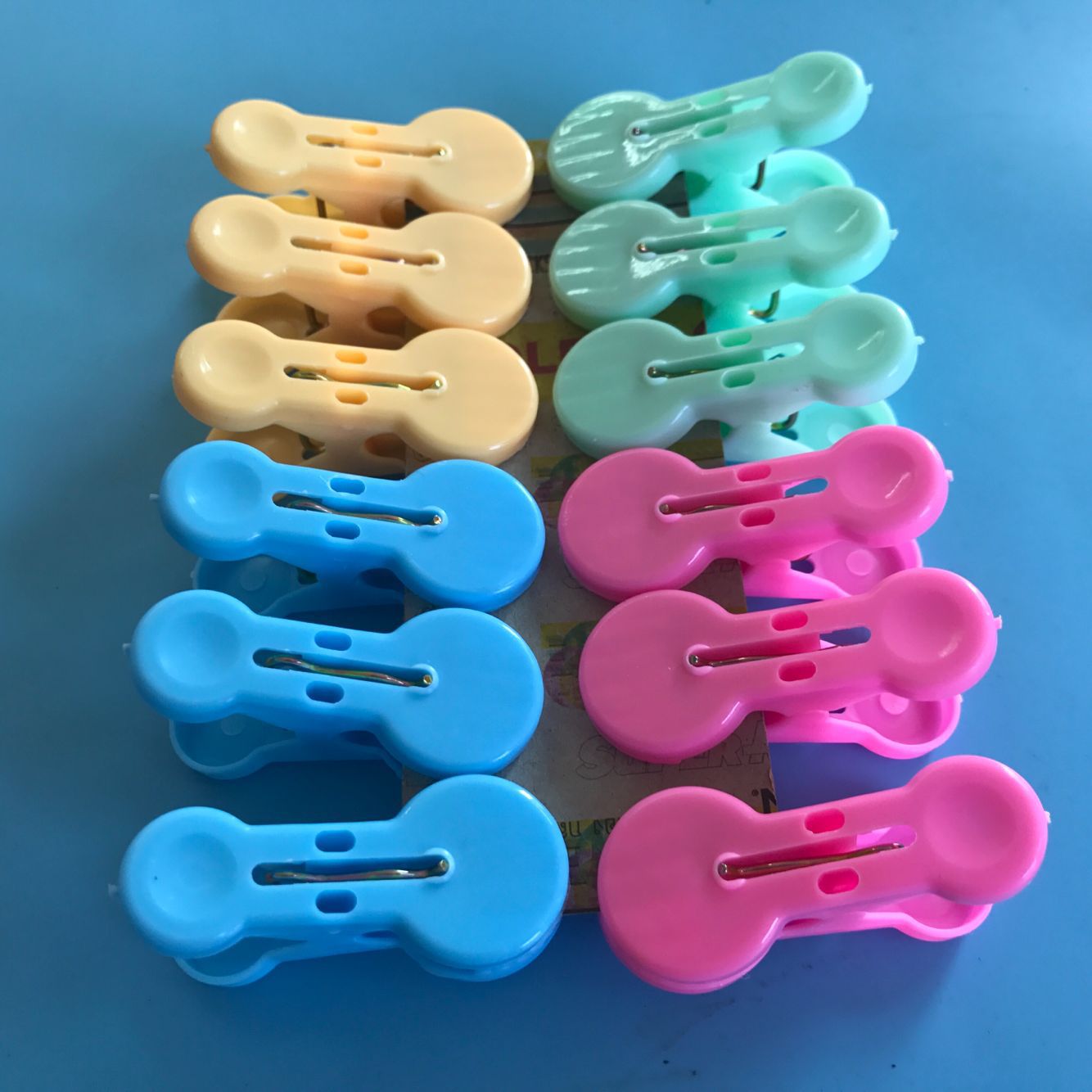 圆胶夹子 塑料夹子个装 两元货源 可做品-阿里巴巴