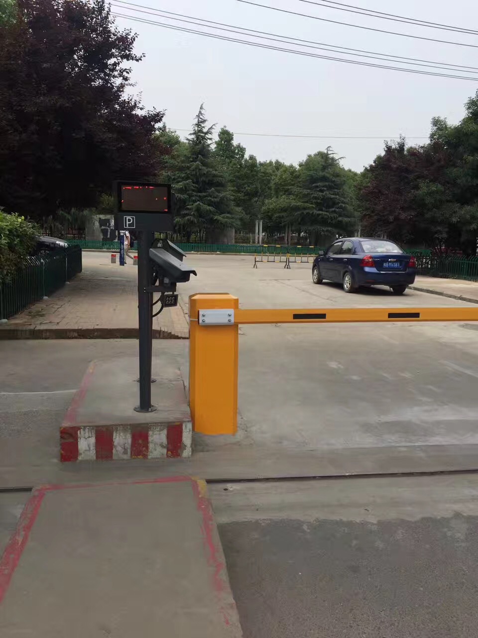 南京车牌识别停车系统 小区车辆门禁 照车牌摄像机 感应道闸机