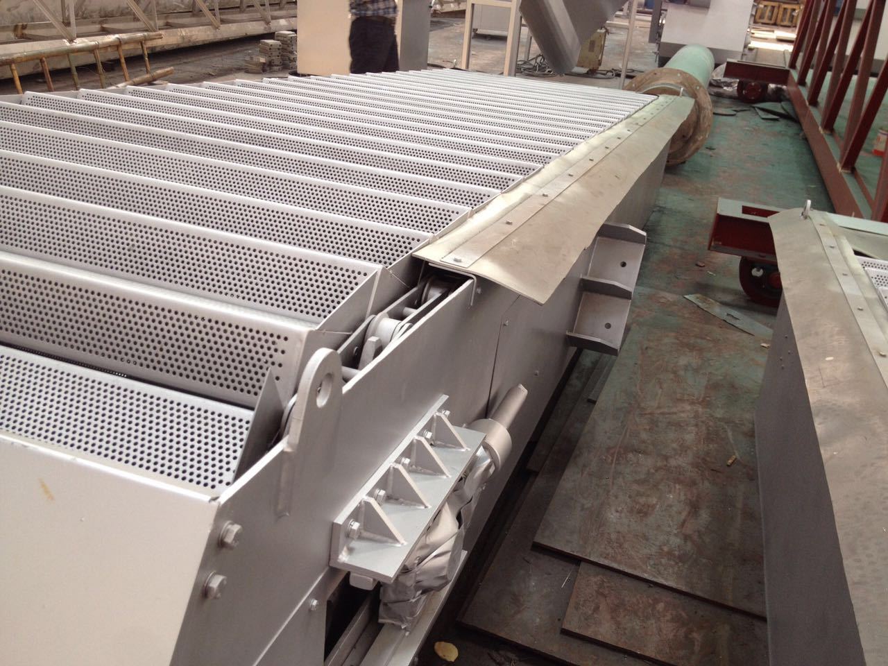 实体厂家专业制造垂直式孔板格栅 网板式阶梯格栅 90度安装