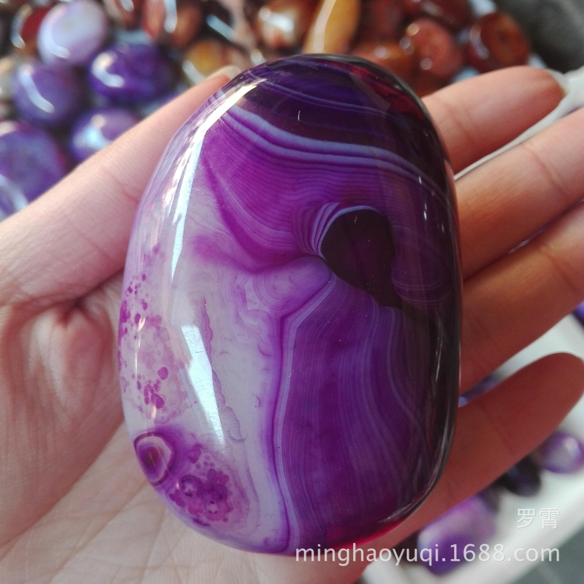 大量批发紫玛瑙玉髓原石缠丝玛瑙不规则形观赏手把件手把石把玩件