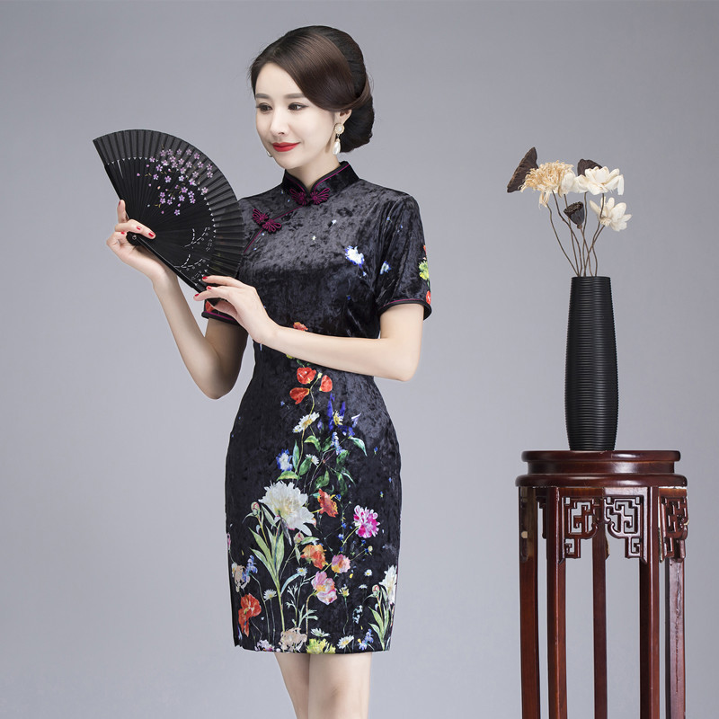新款修身显瘦宴会走秀丝绒短袖马蹄袖短款复古旗袍(货号 ytg8001)