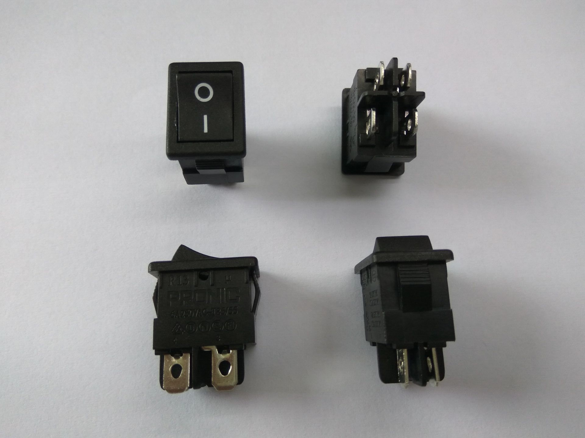 台湾普尼克pronic四脚船型开关r130-22c-11p